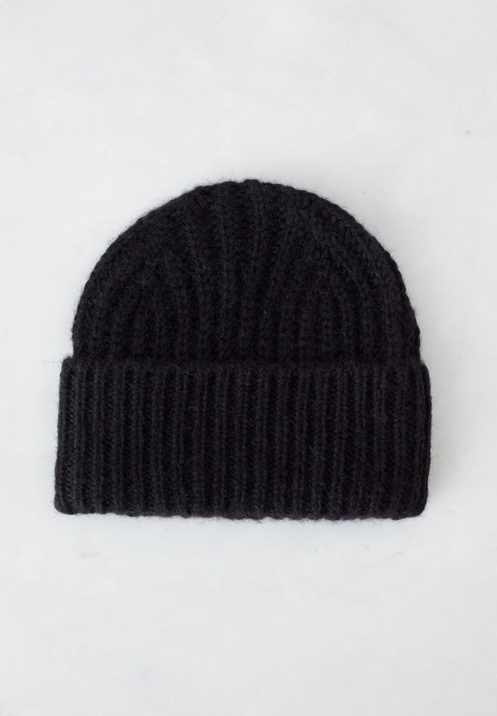Knitted hat - Cappello - CLOSED