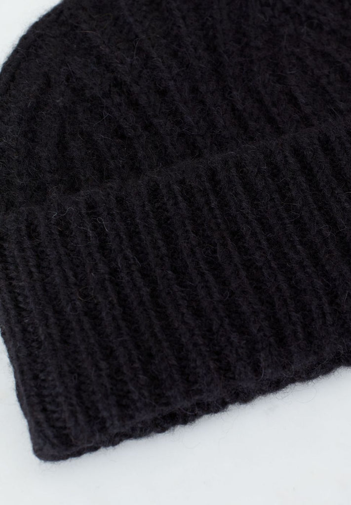 Knitted hat - Cappello - CLOSED
